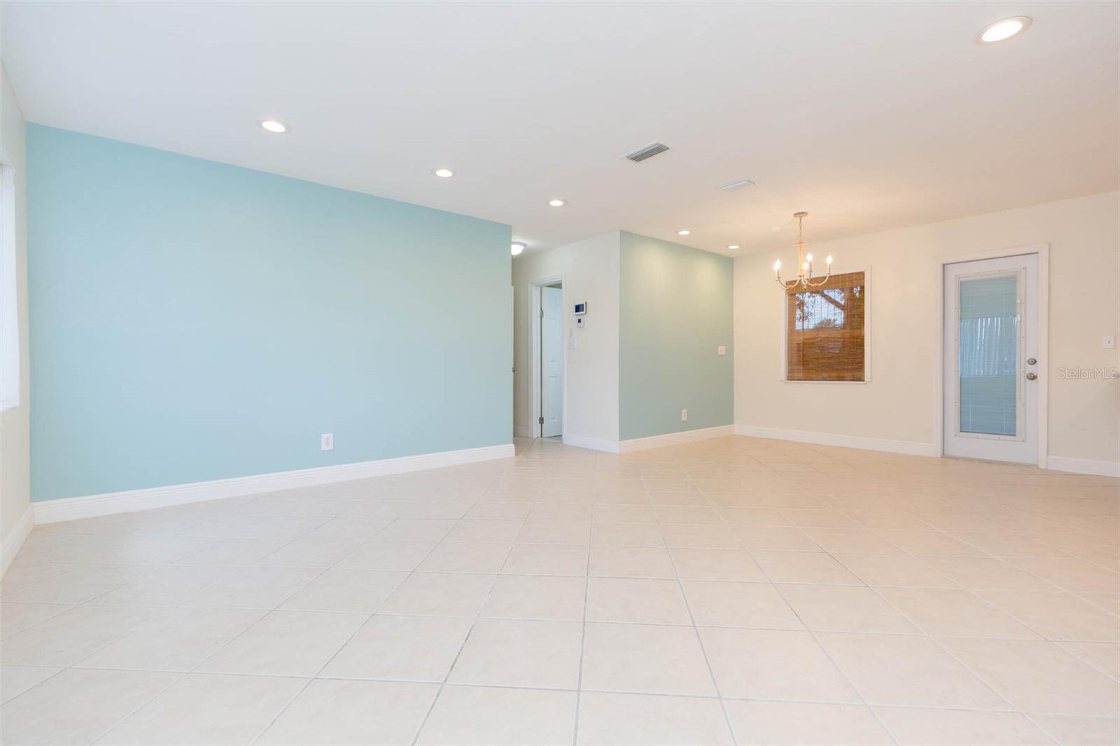 301 89TH AVE NE, ST PETERSBURG, FL, 33702