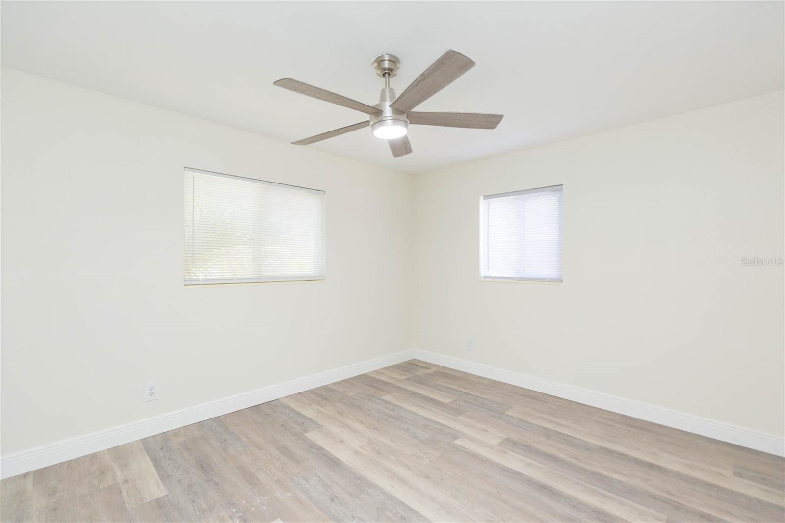 301 89TH AVE NE, ST PETERSBURG, FL, 33702