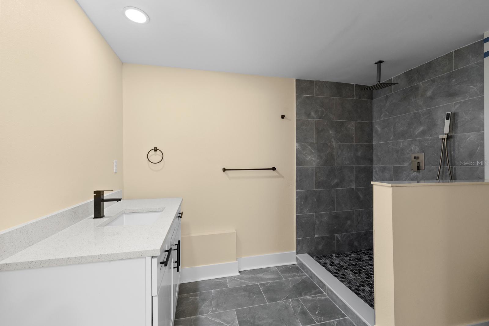 10707 N ROME AVE, TAMPA, FL, 33612