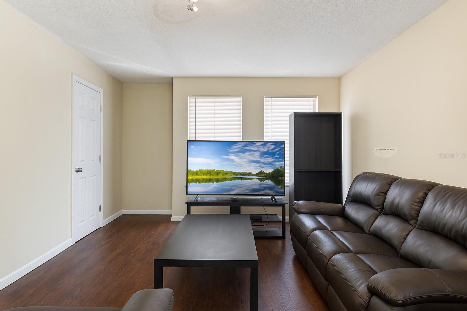 O6319095 Property Photo