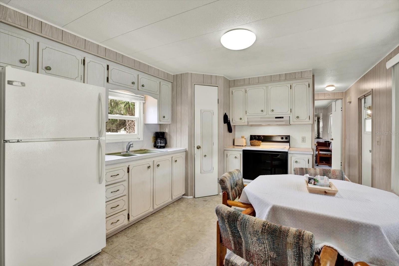 TB8397894 Property Photo