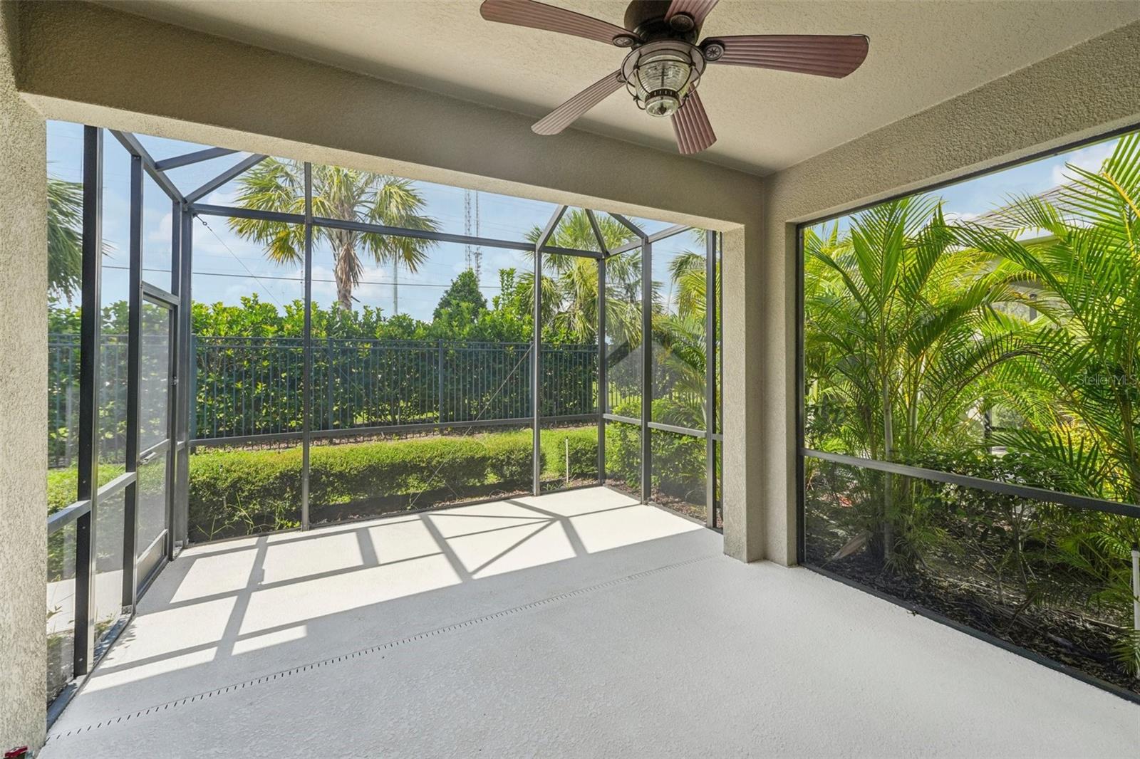 SCREEN LANAI FOR EARLY MORNING COFFEE!