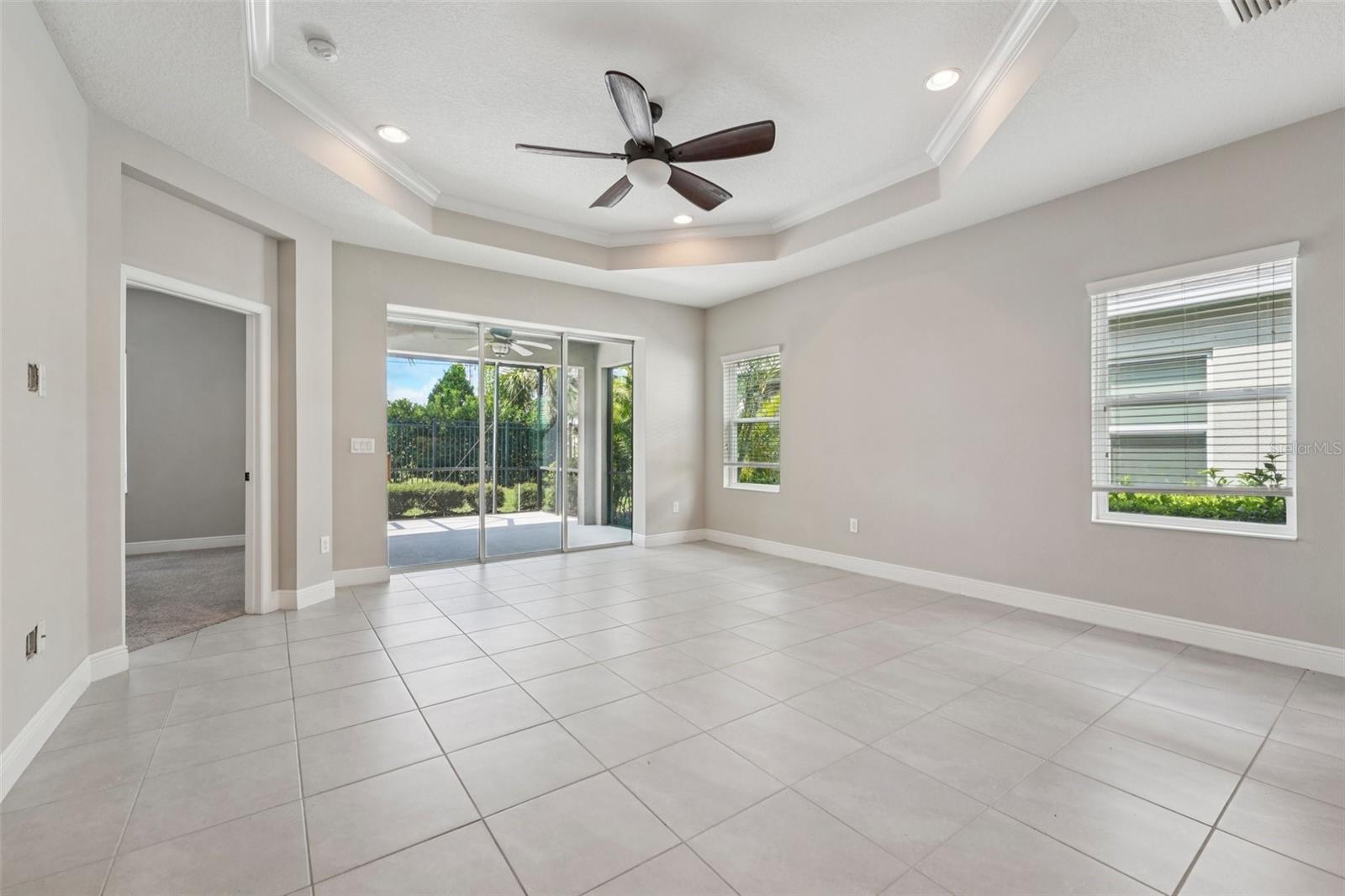 COMBINED FAMILY/DINING ROOM