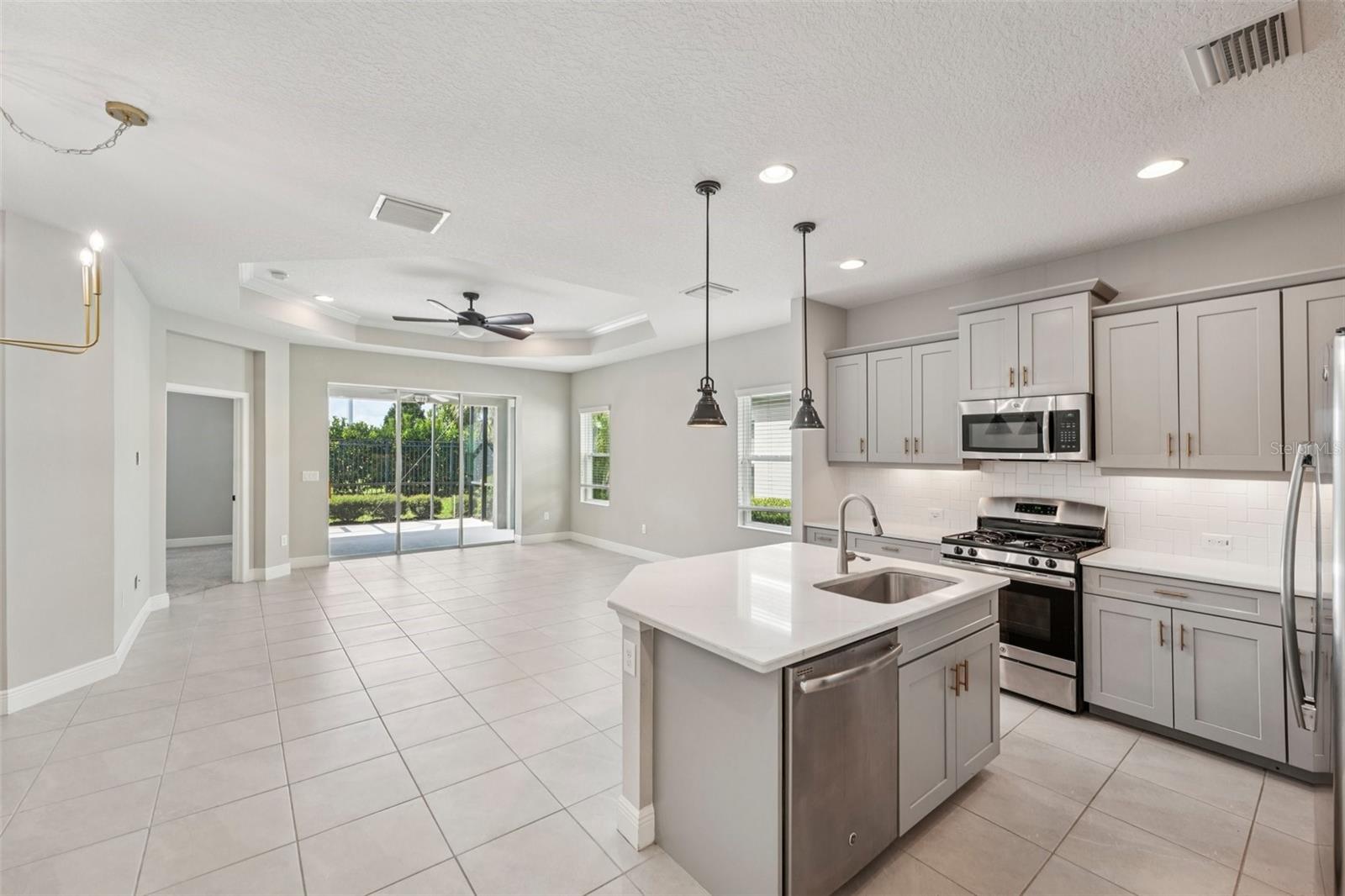 THE FAMILY CHEF WILL LOVE THE GAS STOVE AND SPACIOUS ISLAND!