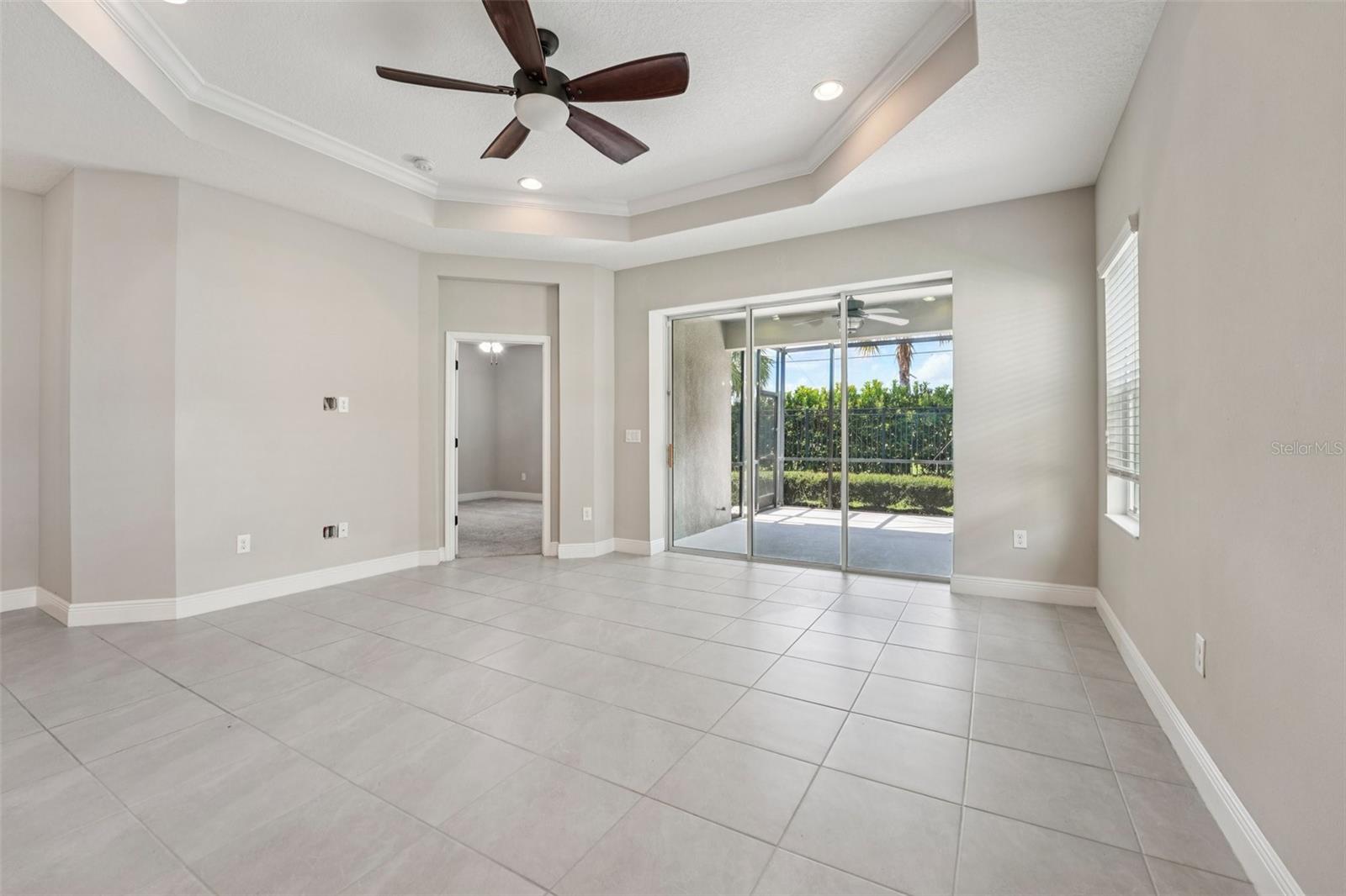 COMBINED FAMILY/DINING ROOM