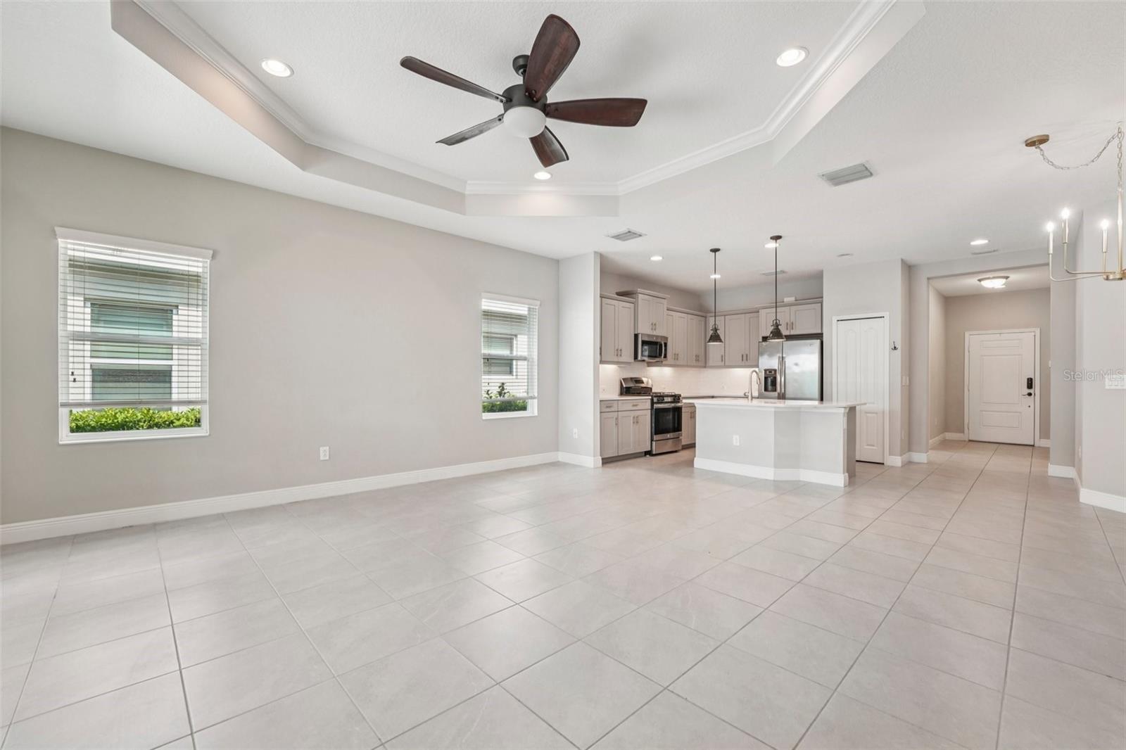 COMBINED FAMILY/DINING ROOM