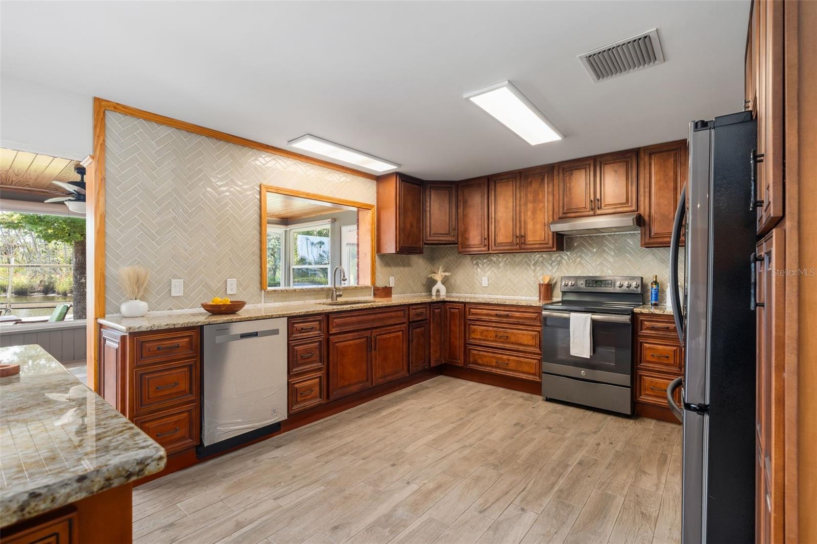 900 NW SNUG HARBOR RD, CRYSTAL RIVER, FL, 34428