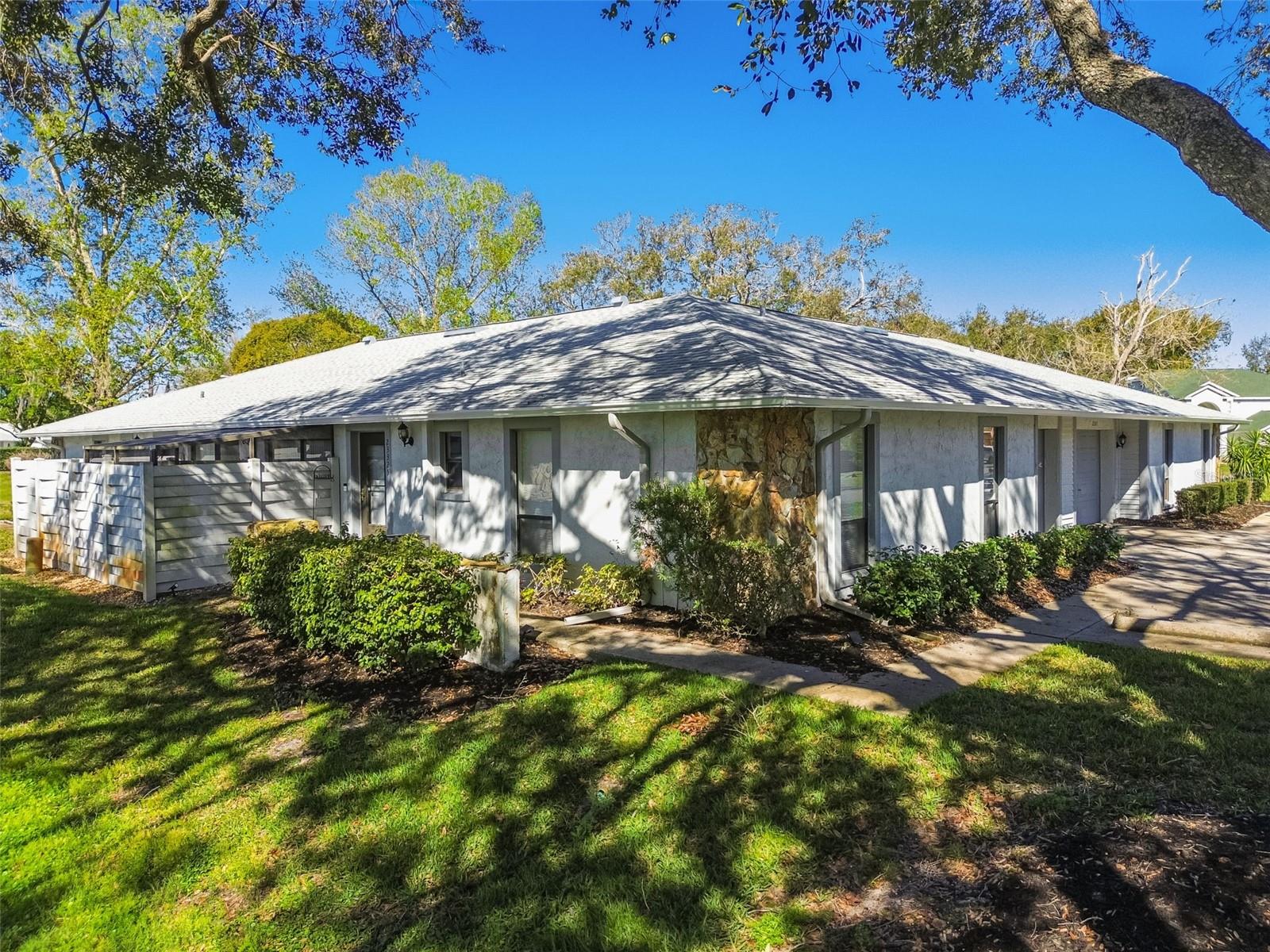 23325 CLUB VILLAS DR #2, LAND O LAKES, FL, 34639