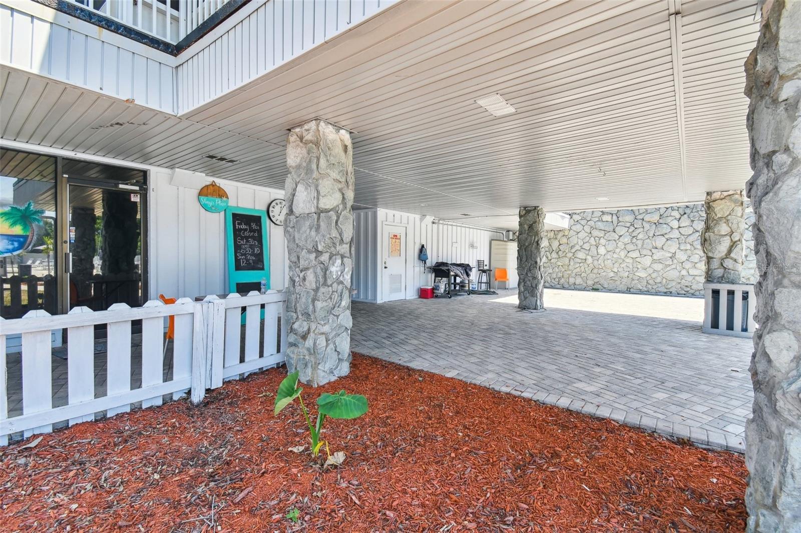 23325 CLUB VILLAS DR #2, LAND O LAKES, FL, 34639