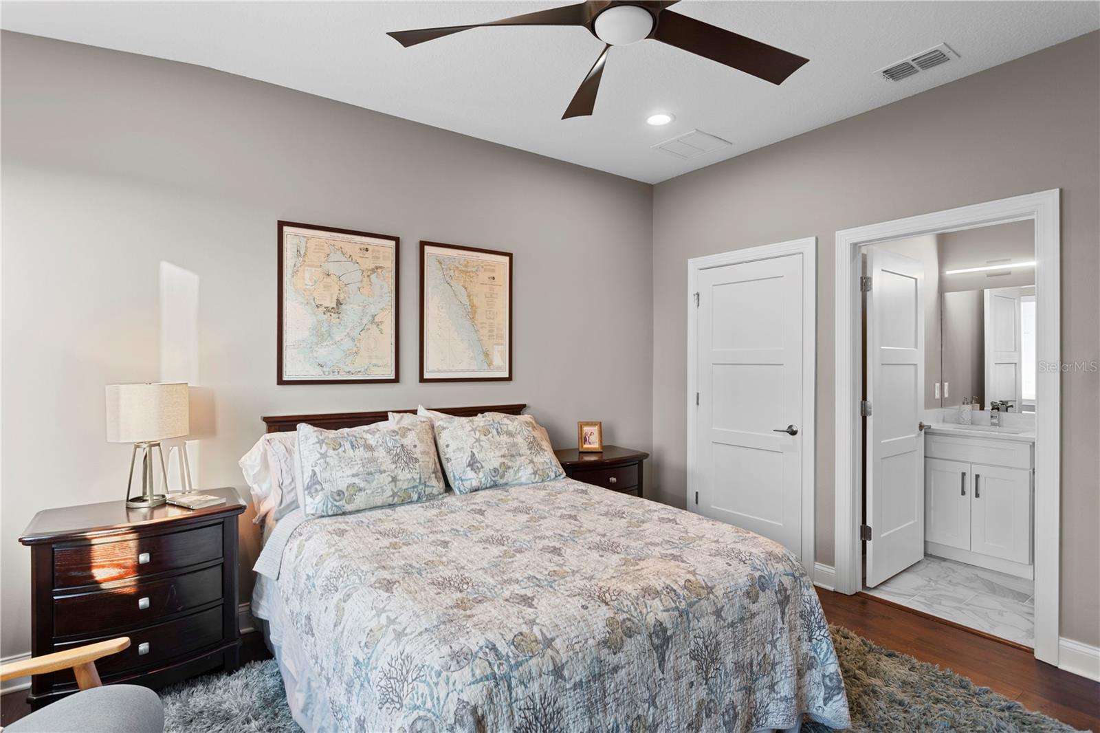 2nd bedroom with en-suite bathroom.