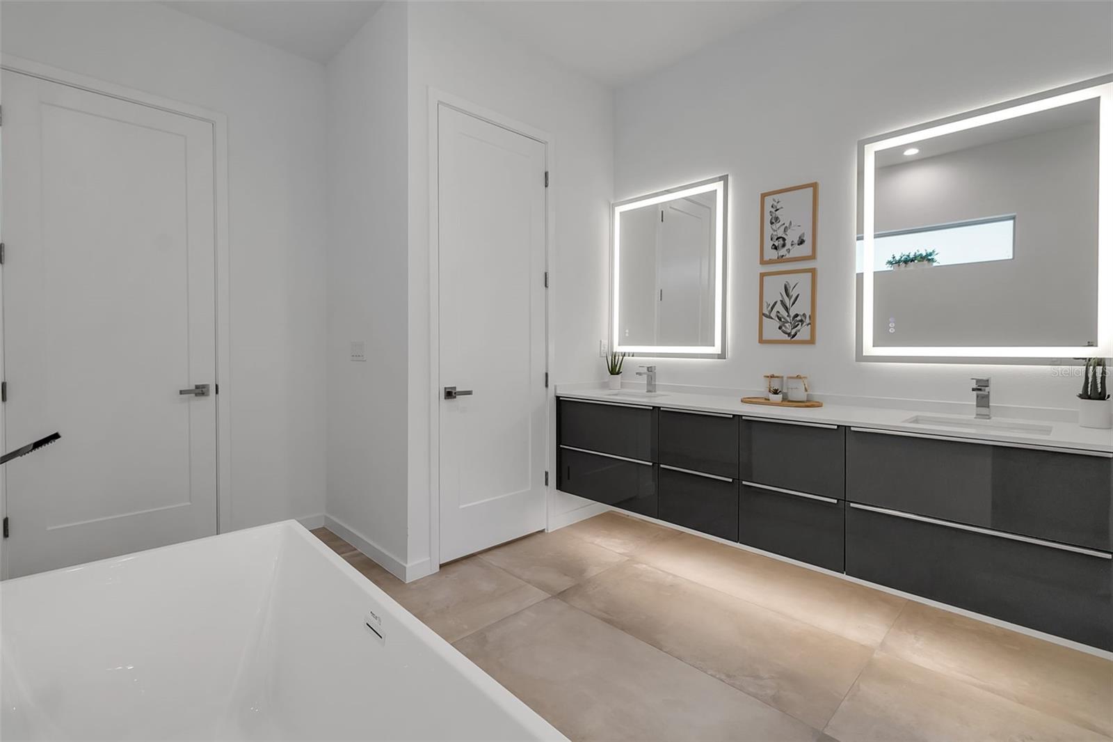 A4656371 Property Photo