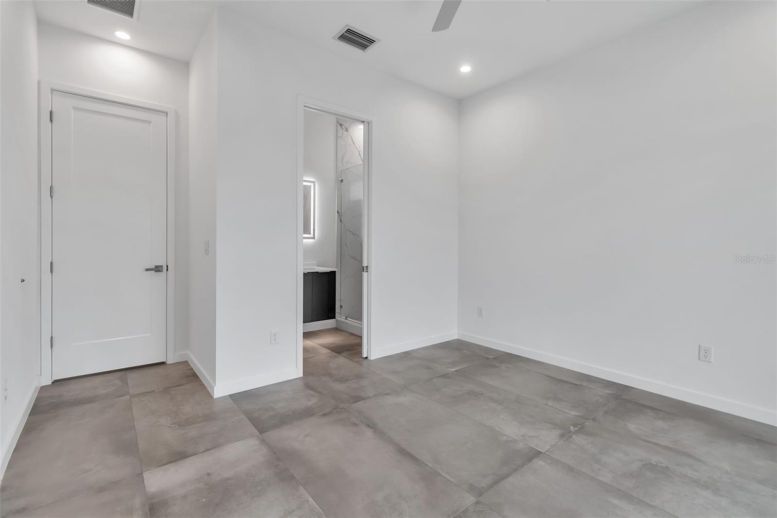 A4656371 Property Photo