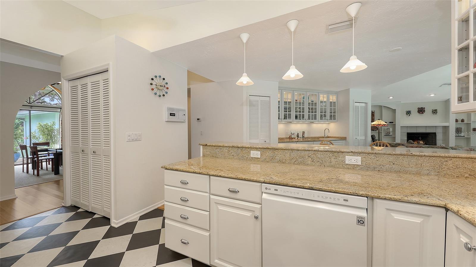 A4656378 Property Photo