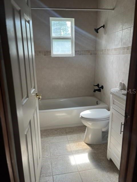 6127 CREWS LAKE RD, LAKELAND, FL, 33812