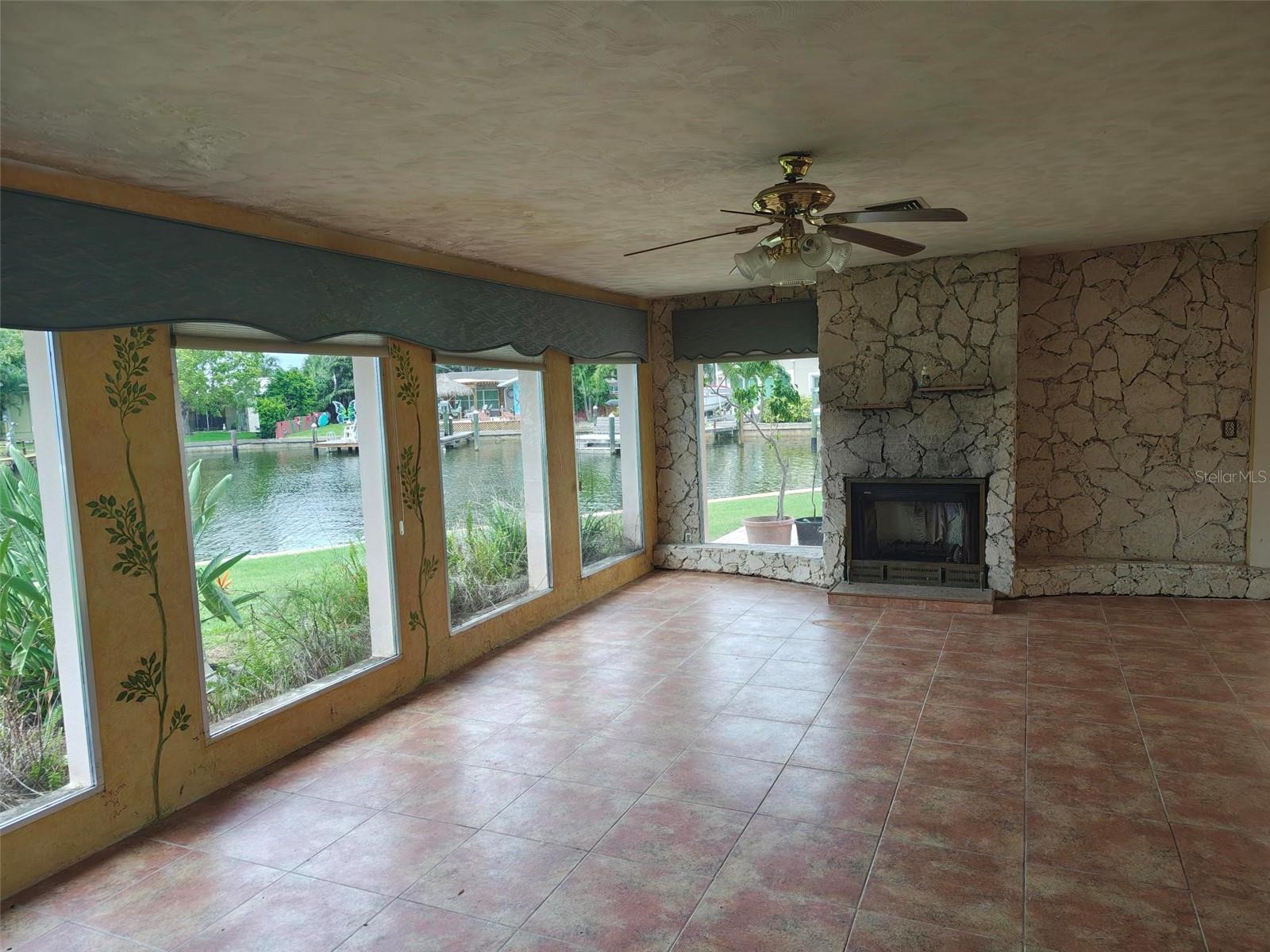 3995 SOUTH CIR, LARGO, FL, 33774