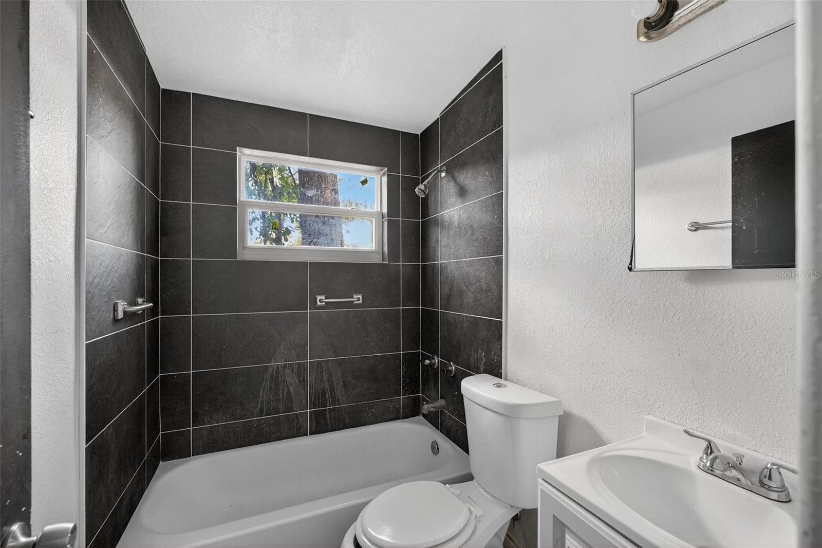 1257 N PINE HILLS RD, ORLANDO, FL, 32808