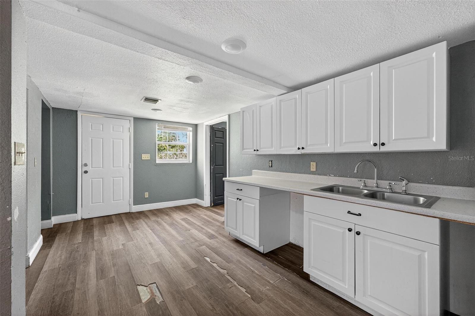 1257 N PINE HILLS RD, ORLANDO, FL, 32808