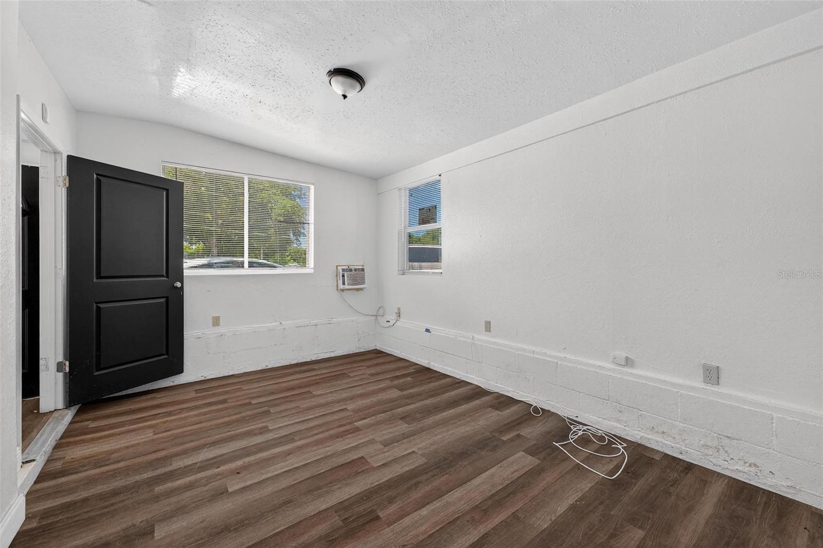 1257 N PINE HILLS RD, ORLANDO, FL, 32808