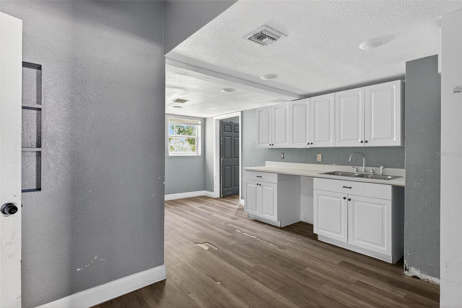 1257 N PINE HILLS RD, ORLANDO, FL, 32808