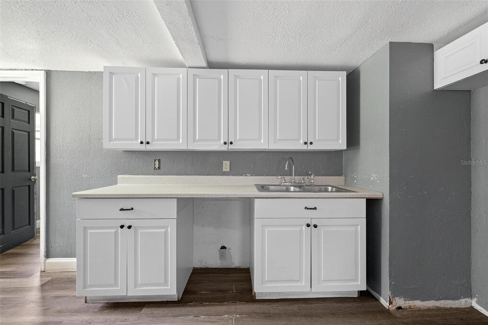 1257 N PINE HILLS RD, ORLANDO, FL, 32808