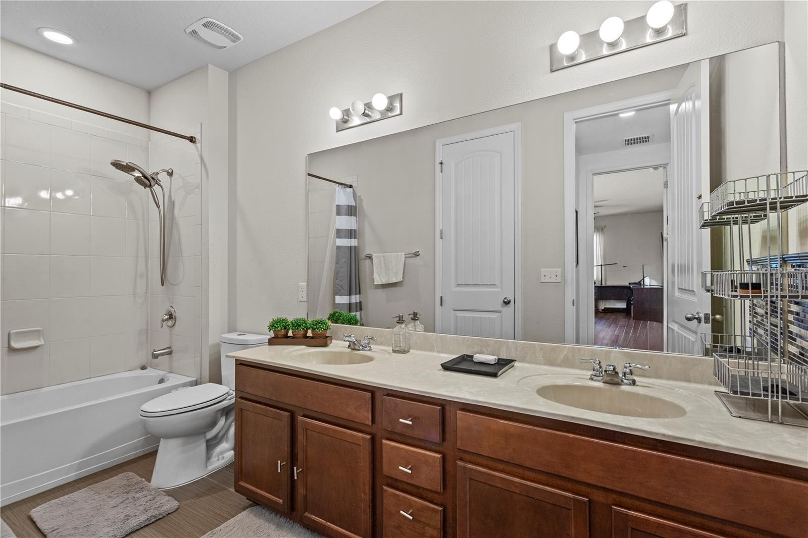 8434 CHILTON DR, ORLANDO, FL, 32836