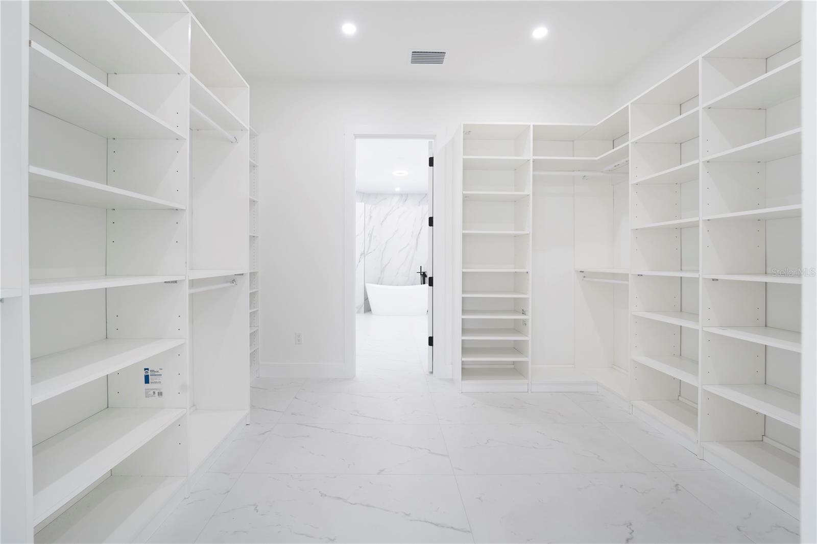 Master Walking Closet