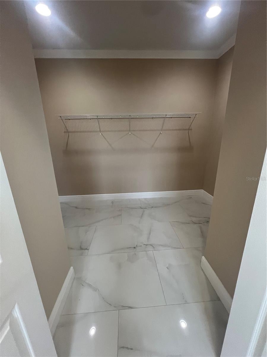 2420 GRESHAM DR, ORLANDO, FL, 32807