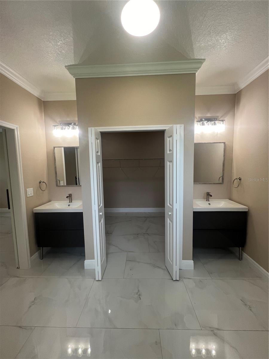 2420 GRESHAM DR, ORLANDO, FL, 32807