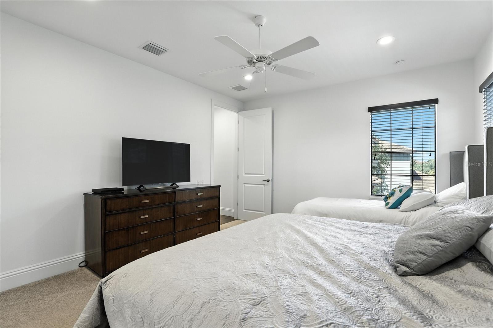 O6319854 Property Photo