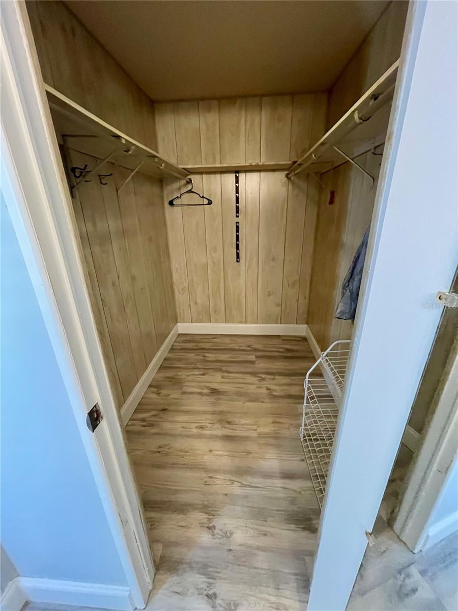 TB8399043 Property Photo