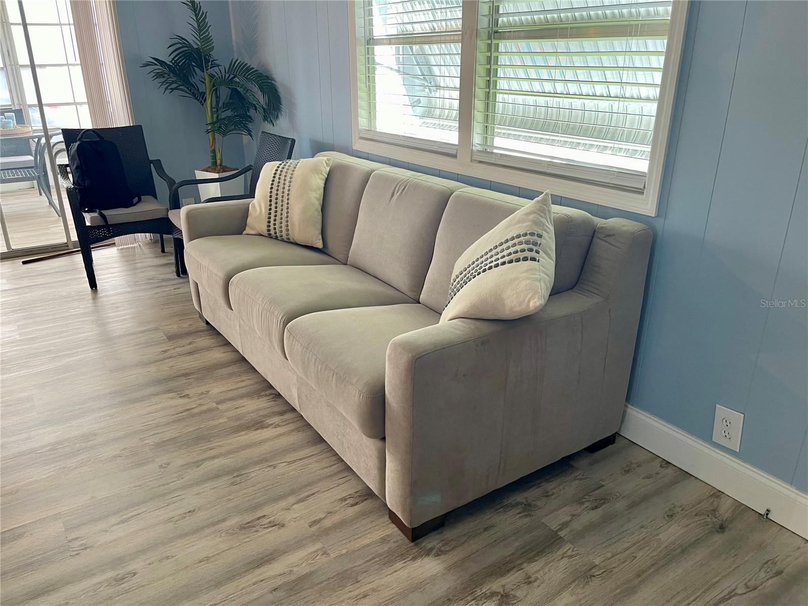 TB8399043 Property Photo