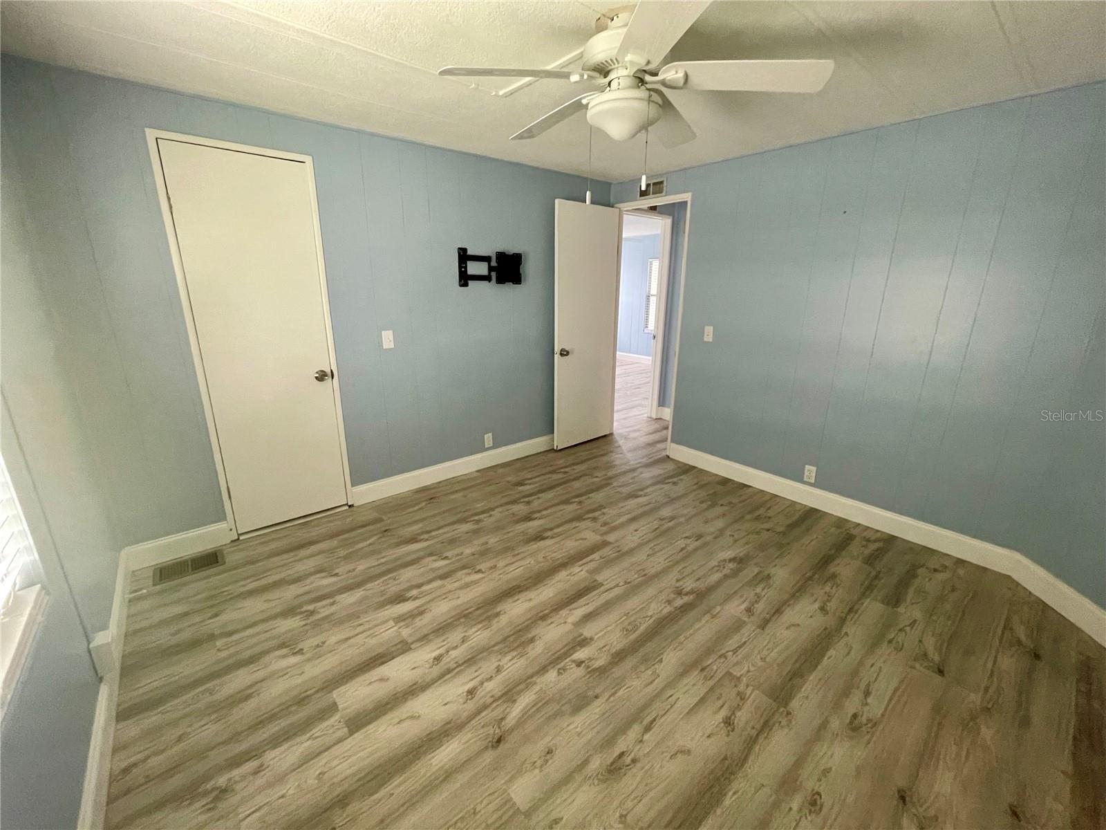 TB8399043 Property Photo