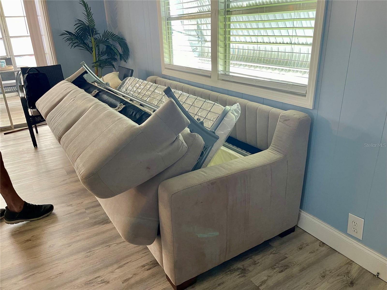 TB8399043 Property Photo