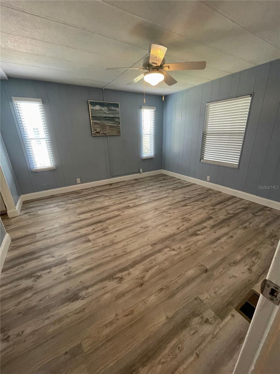 TB8399043 Property Photo