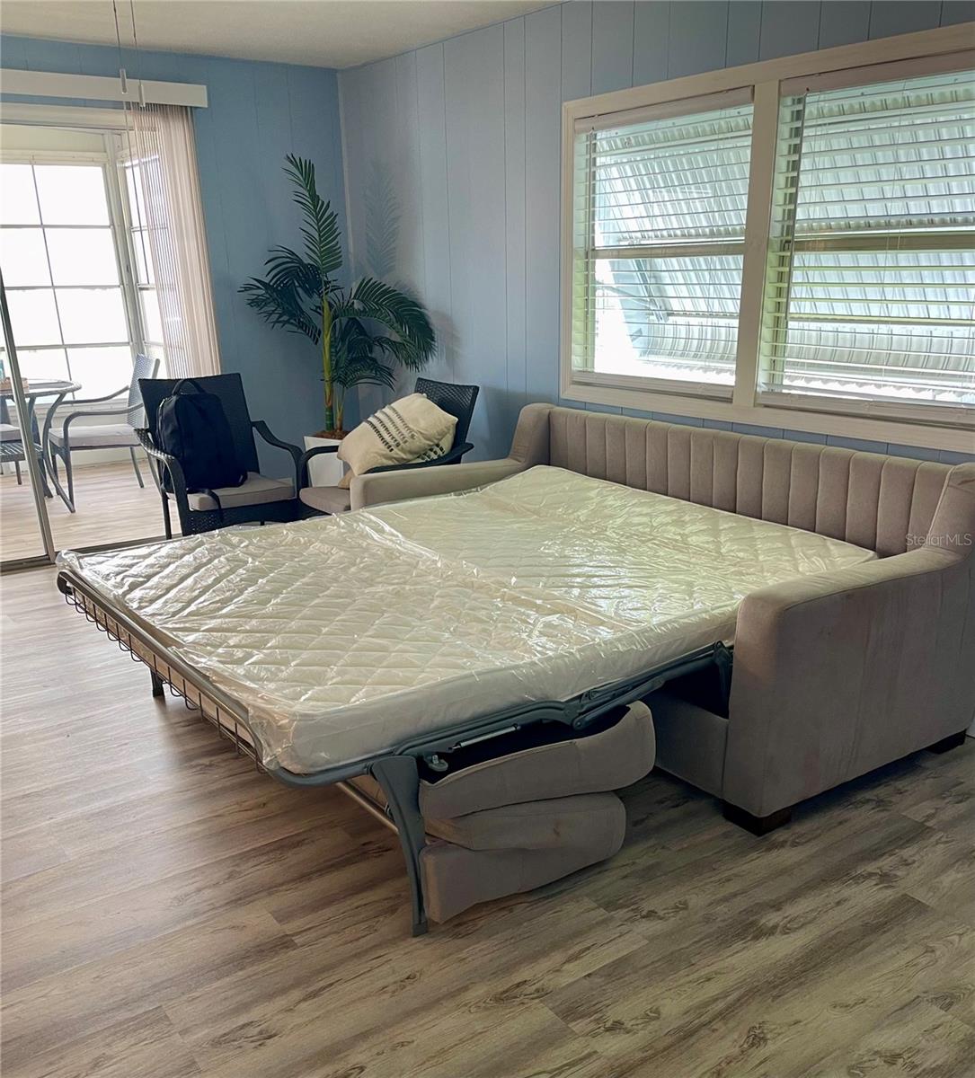 TB8399043 Property Photo