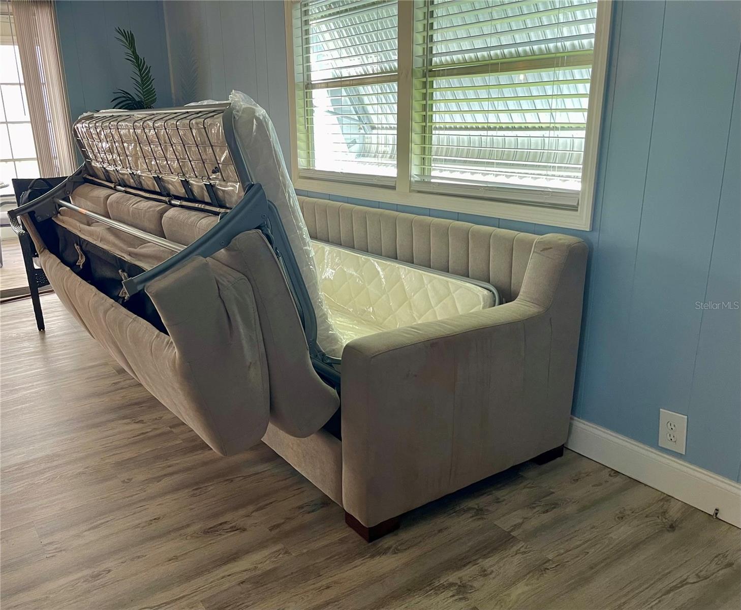 TB8399043 Property Photo