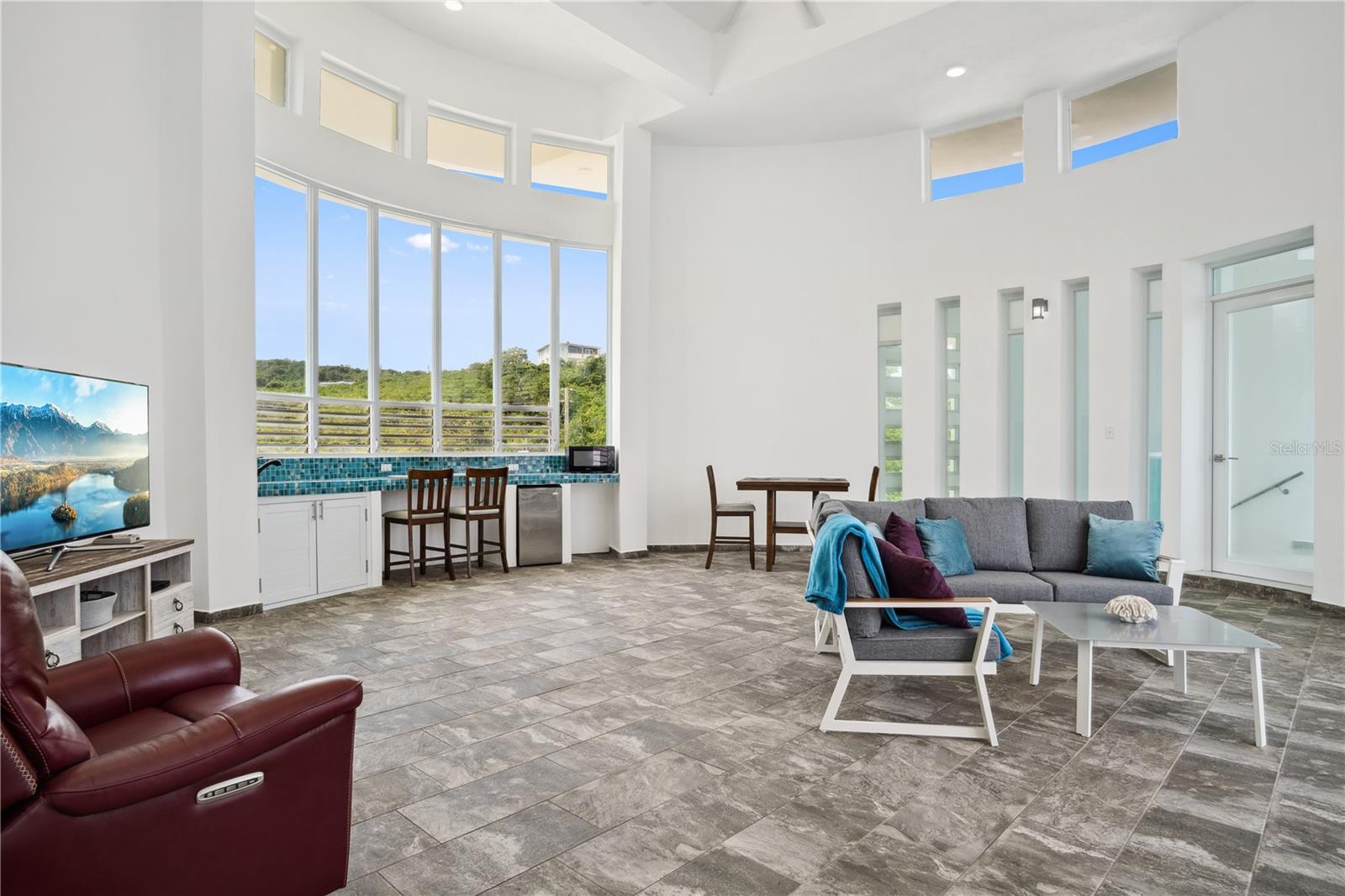 PR9114395 Property Photo