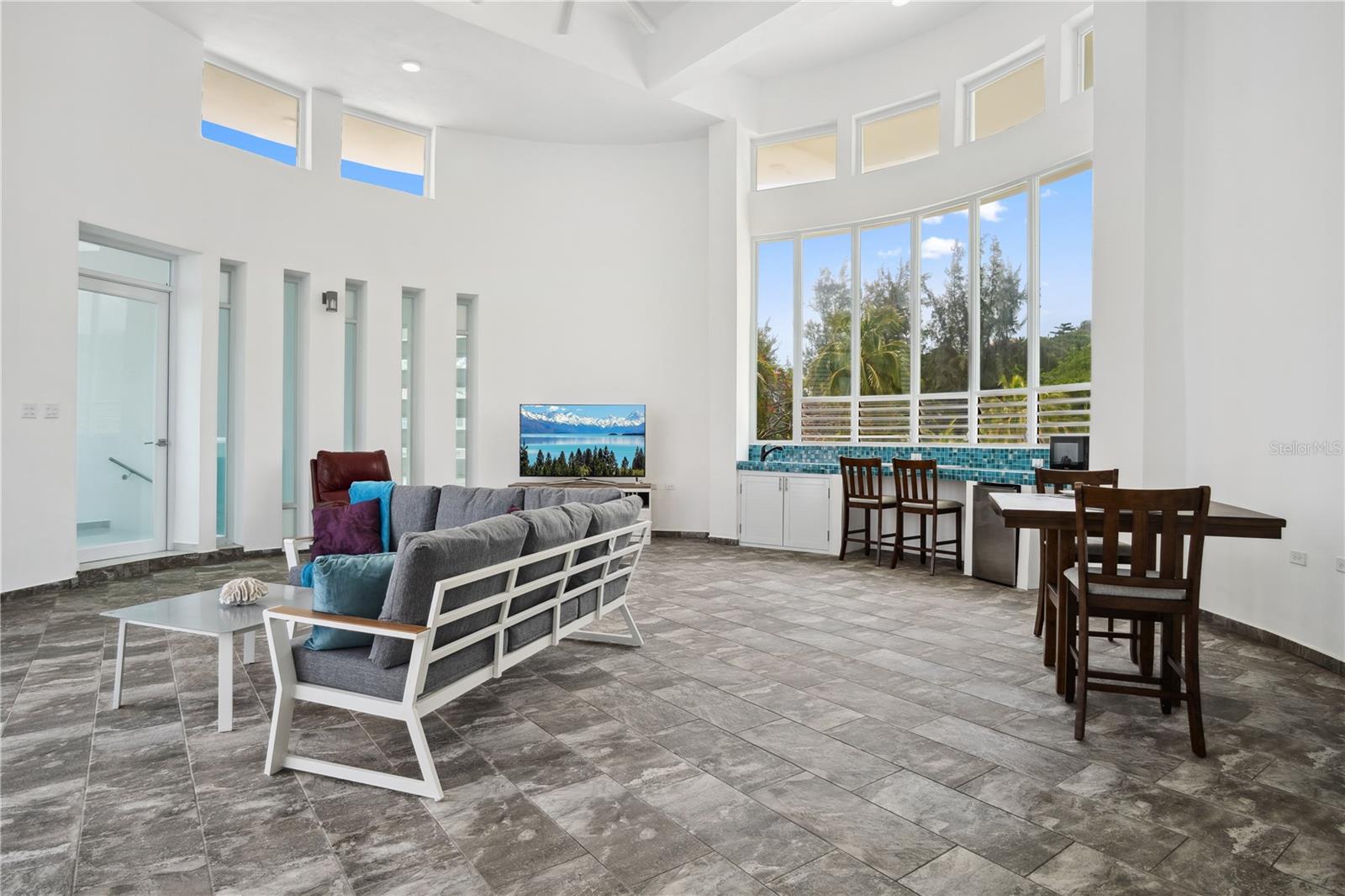 PR9114395 Property Photo