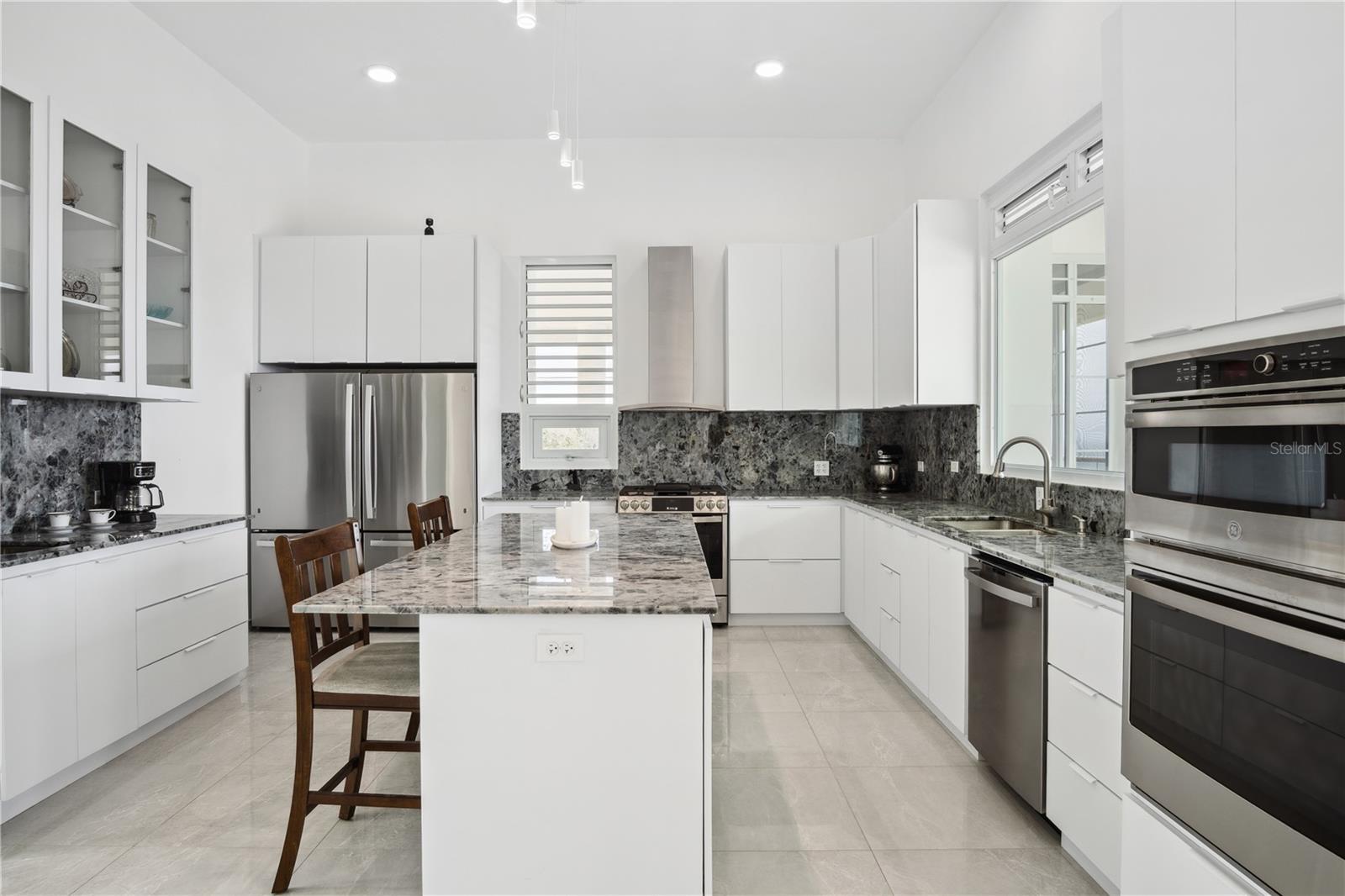 PR9114395 Property Photo