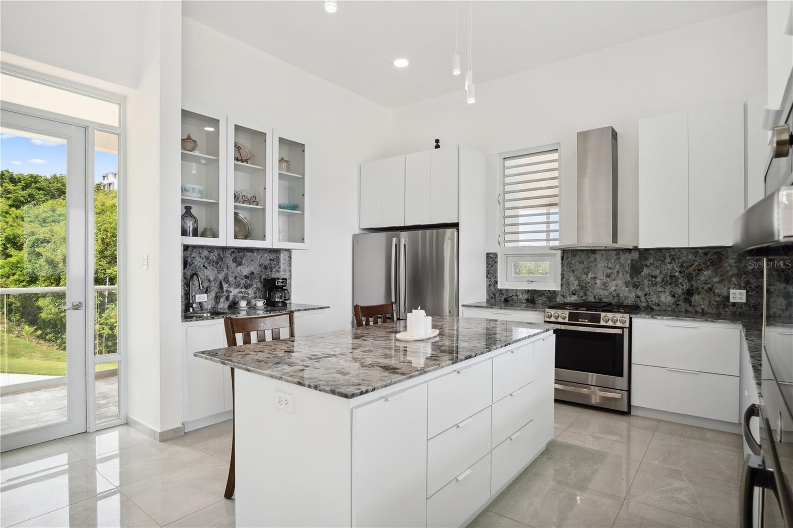 PR9114395 Property Photo