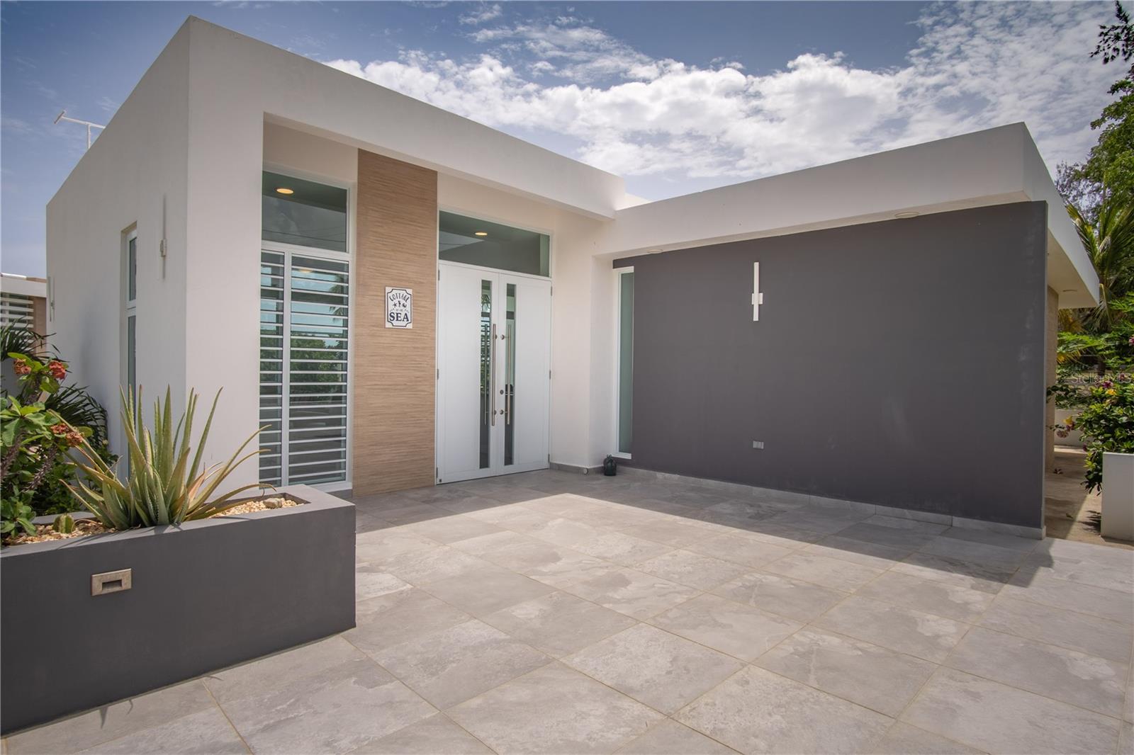 PR9114395 Property Photo