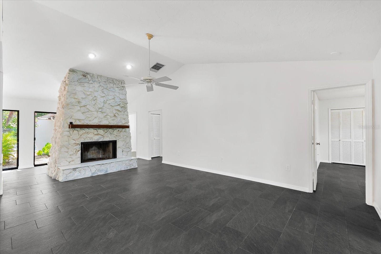 A4656554 Property Photo