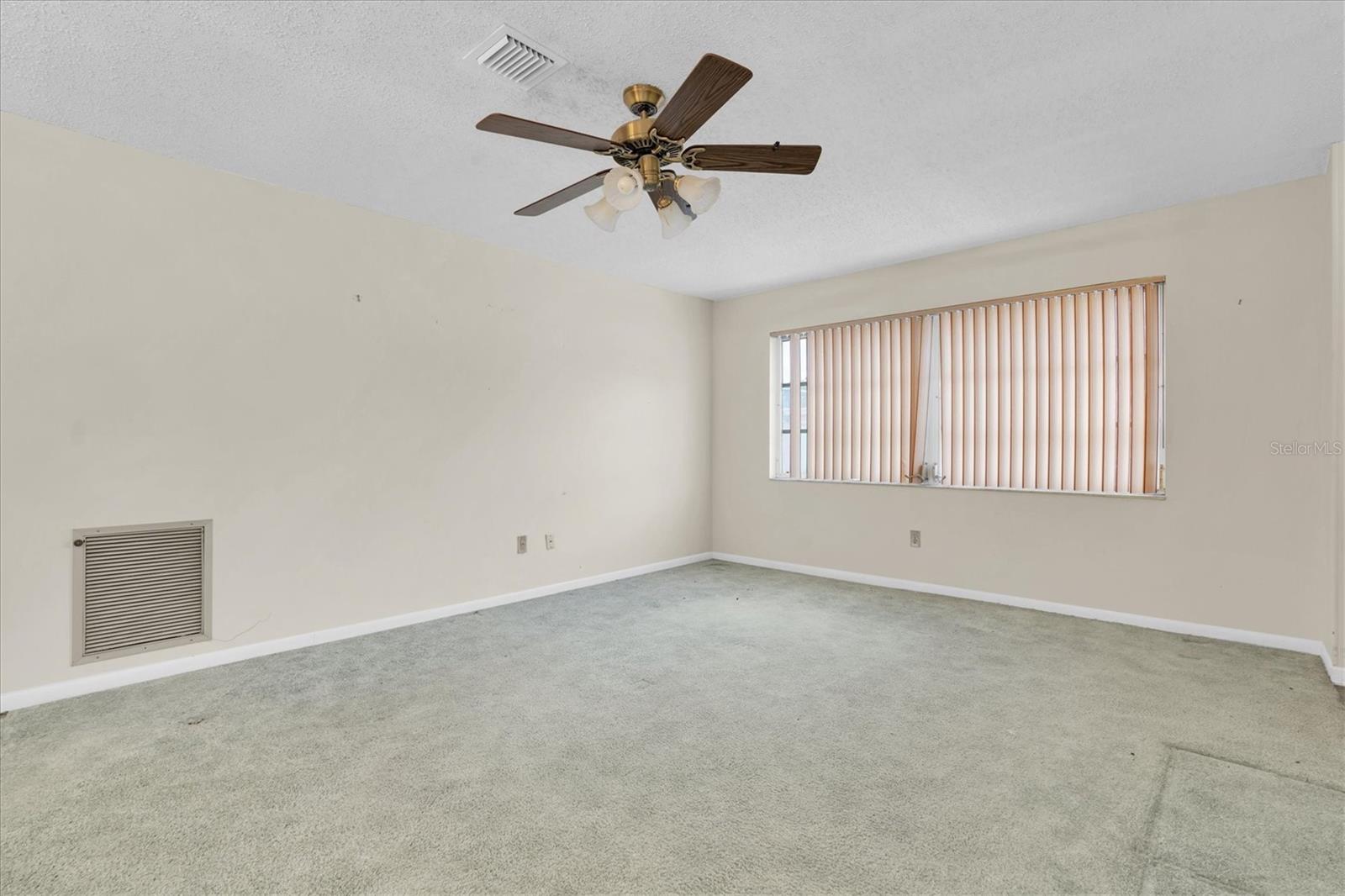 TB8399055 Property Photo