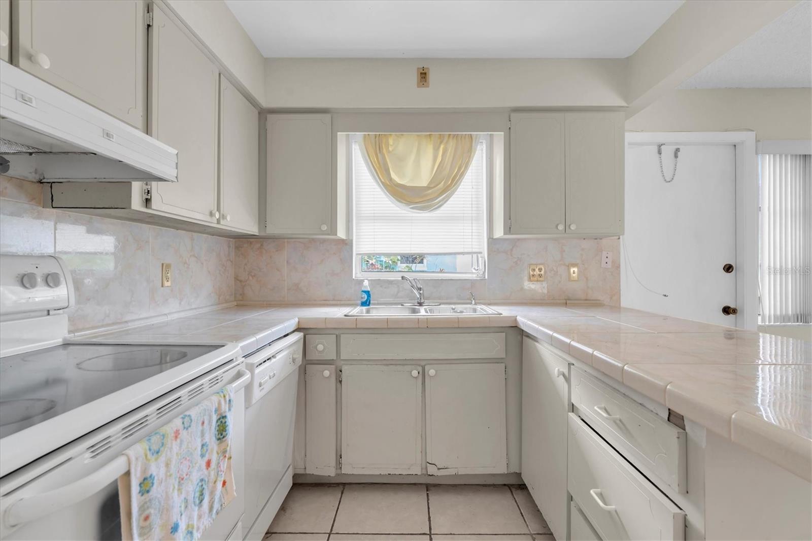 TB8399055 Property Photo