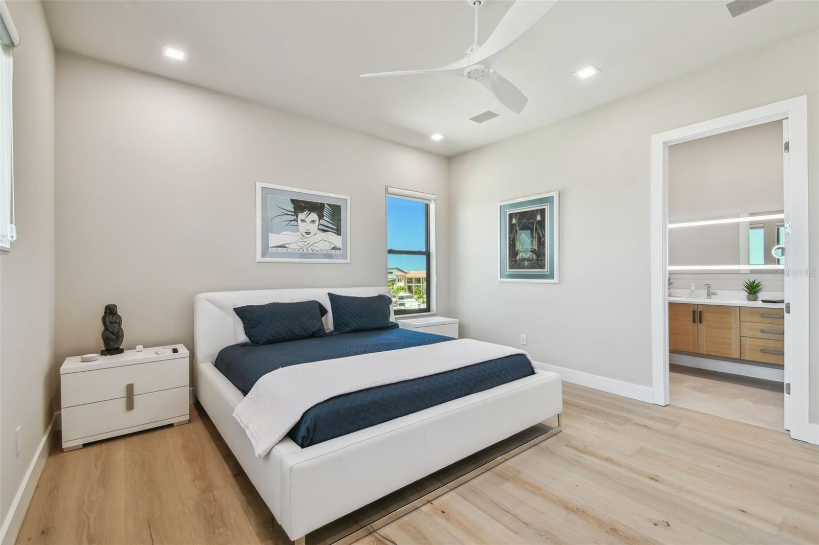 TB8399186 Property Photo