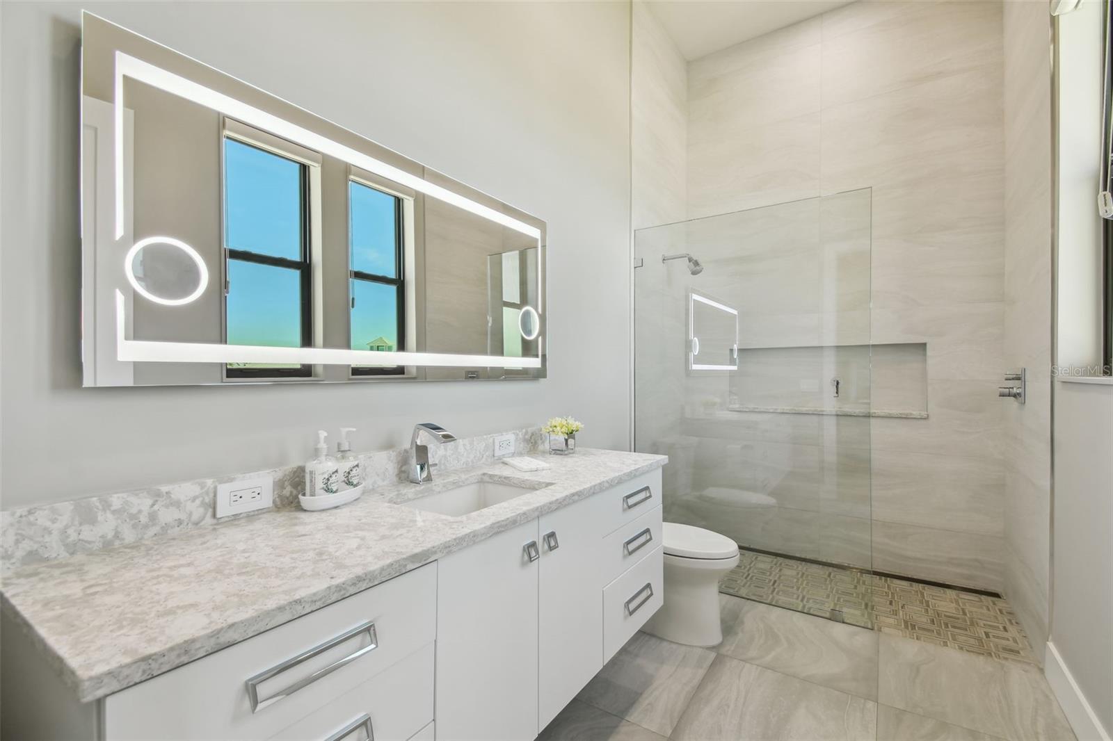 TB8399186 Property Photo