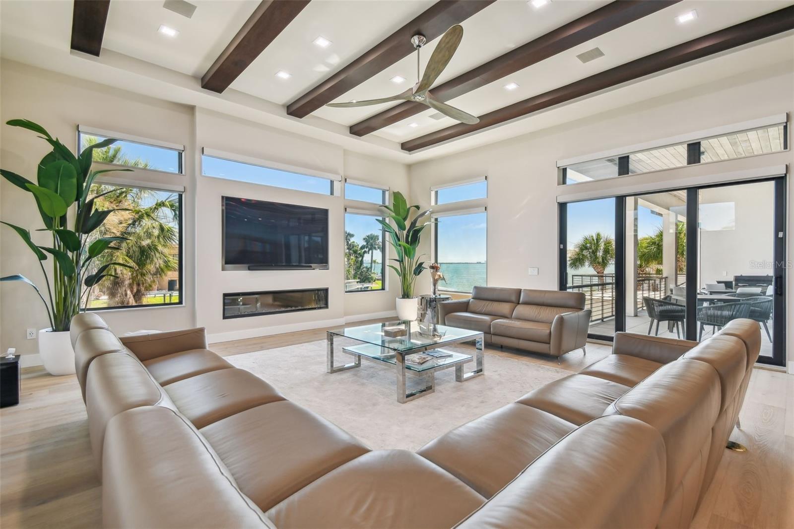 TB8399186 Property Photo