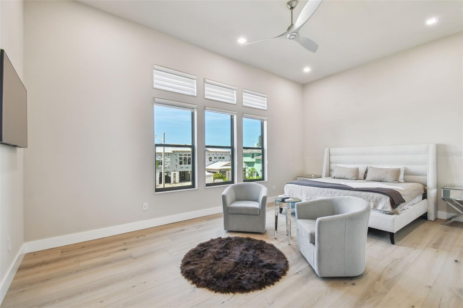 TB8399186 Property Photo