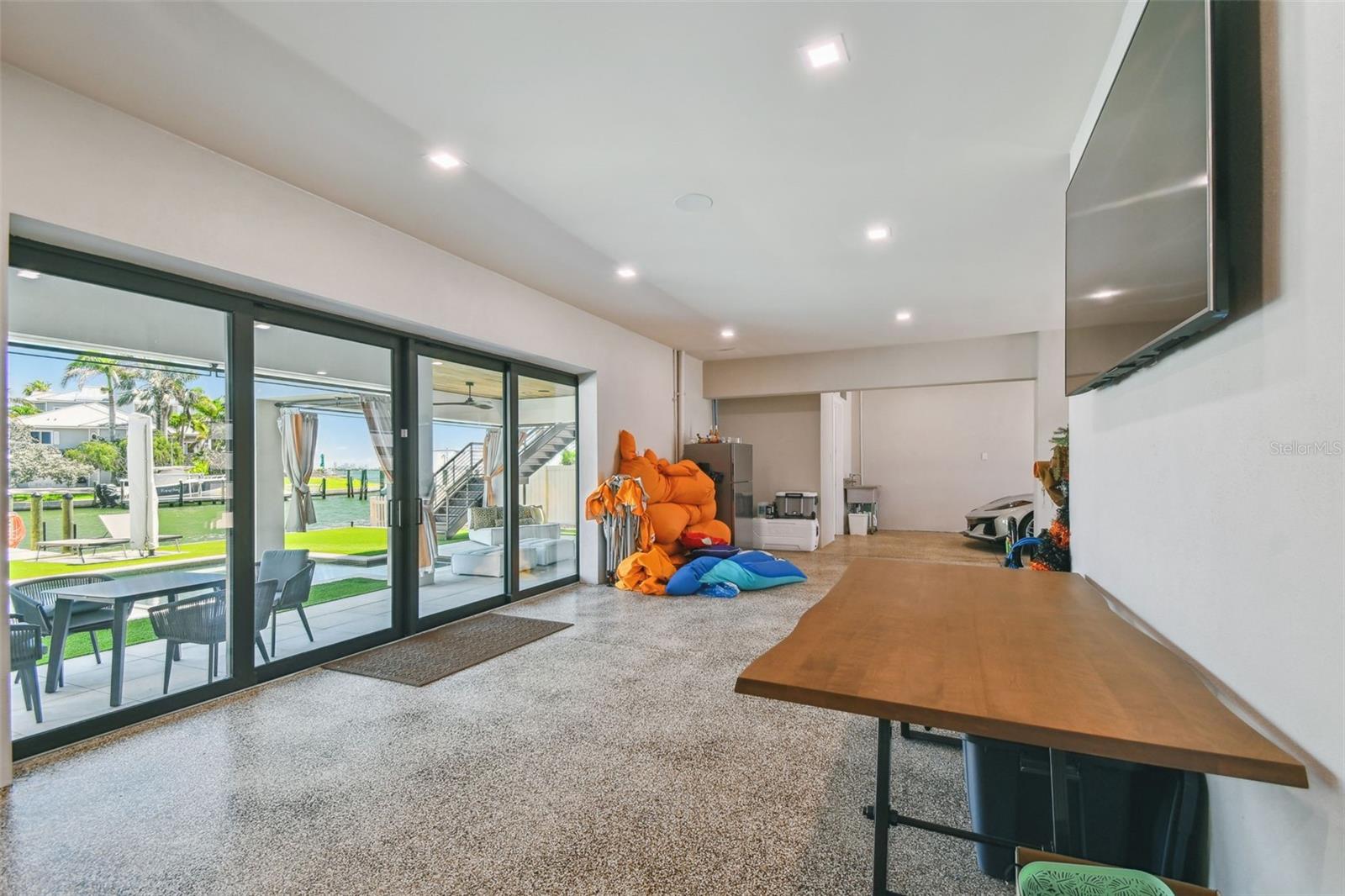 TB8399186 Property Photo