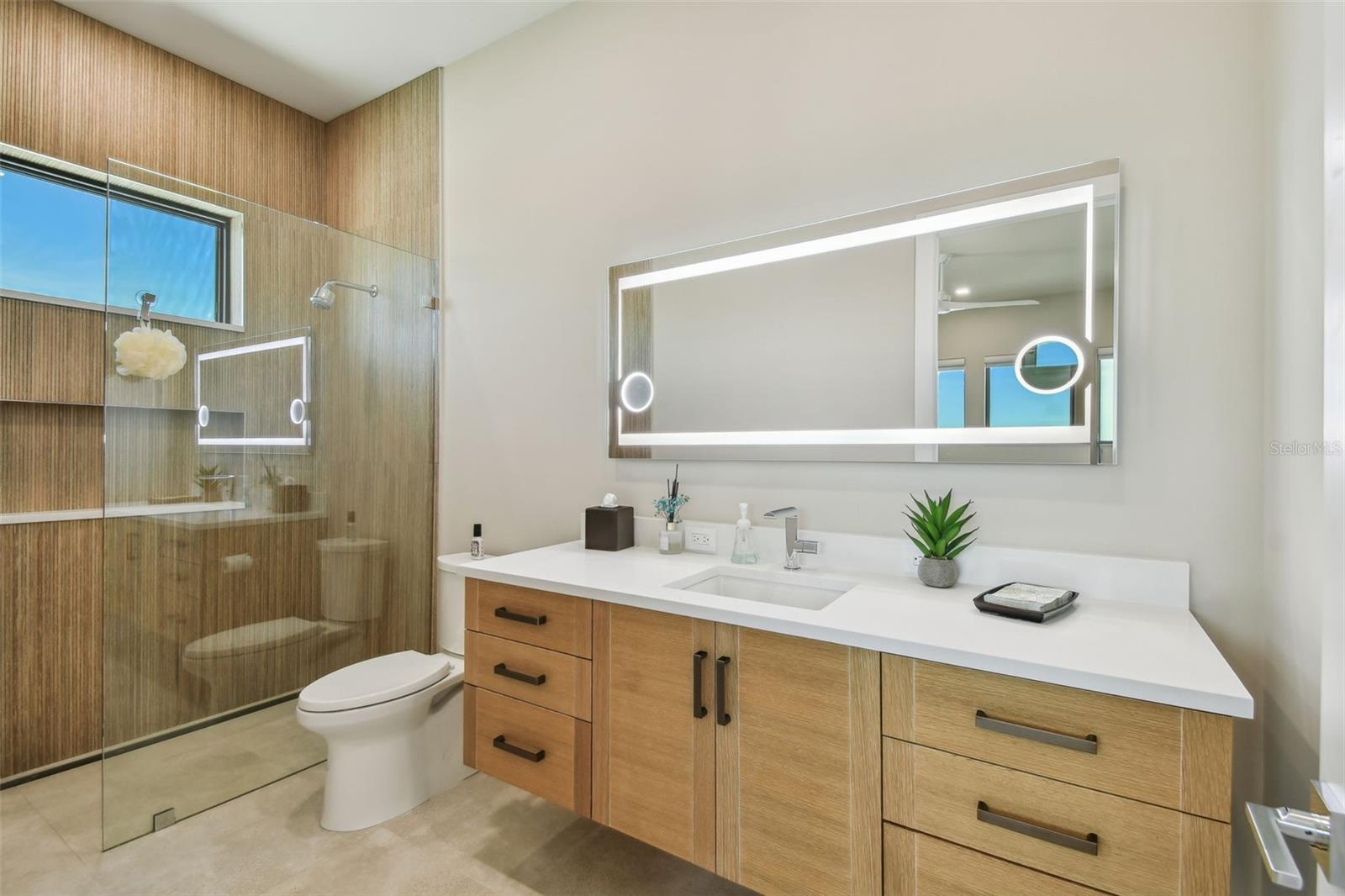 TB8399186 Property Photo